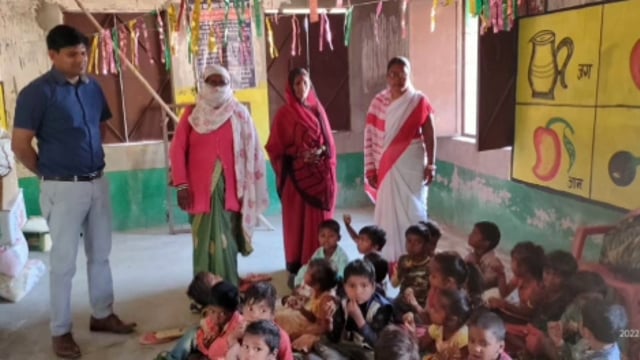 बारुण के आंगनबाड़ी केंद्रों का जिला सूचना जनसंपर्क पदाधिकारी सह वरीय उप समाहर्ता ने किया स्थलीय निरीक्षण