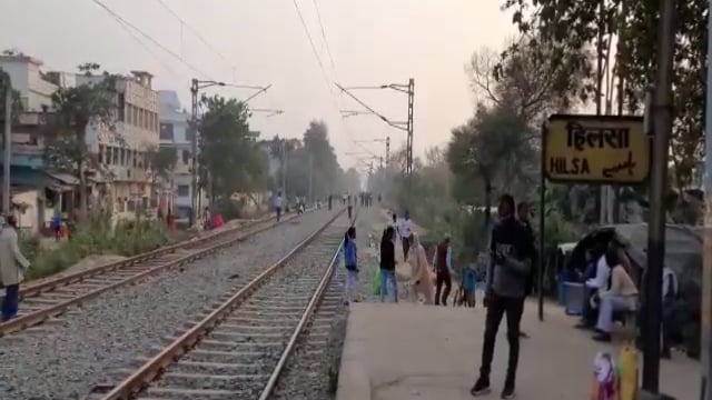 हिलसा रेलवे स्टेशन के समीप पैसेंजर ट्रेन के चपेट में आने से युवक गम्भीर रूप से हुआ घायल,PMCH रेफर