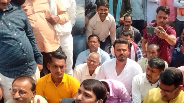 नौबतपुर में बढ़ते क्राइम को लेकर बिक्रम विधायक सिद्धार्थ सौरव नौबतपुर में धरना प्रदर्शन के लिए हुए सम्मिलित