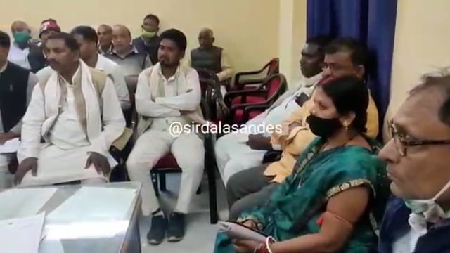 प्रखंड विकास पदाधिकारी ने सिरदला प्रखंड कार्यालय में मुखिया व पंचायत सचिव के साथ की बैठक