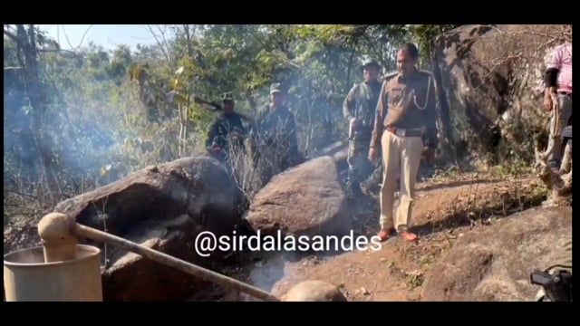 सिरदला पुलिस ने हेमजा भारत के जंगल में महुआ शराब की संचालित चार भट्टी किया ध्वस्त 6 पर दर्ज की गई प्राथमिकी