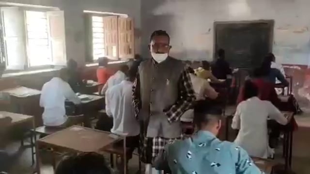 कोंच:-एस आर पी इंटर कॉलेज में प्री बोर्ड परीक्षा के साथ-साथ वार्षिक परीक्षाएं हुई प्रारंभ प्रधानाचार्य डॉ हरिपति सहाय कौ