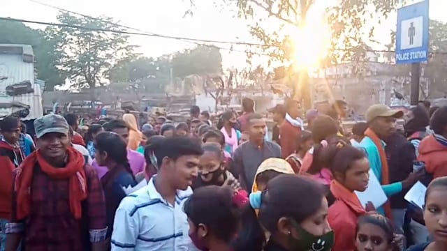 संस्कृत विषय के साथ मैट्रिक की परीक्षा समाप्त छात्र छात्राओं ने अवीर. लगा कर खुशी जाहिर की l