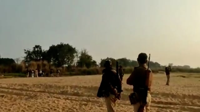 नवीनगर के सोन दियारा क्षेत्र में ड्रोन से हुई छापेमारी बरामद हुई चुलाई शराब