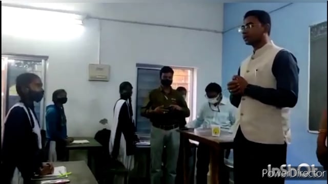 कलेक्टर कोरिया ने दसवीं की छात्राओं को दिया सफल होने का मंत्र