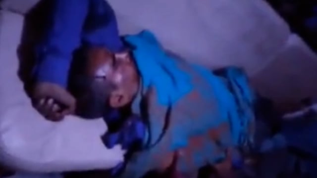 टेंपू की छत से गिरकर एक व्यक्ति जख्मी।