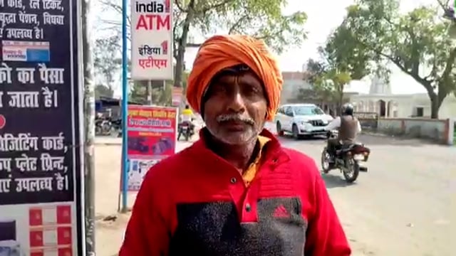 तरबगंज दबंगों ने घर पर चढ़कर व्यक्ति व उसकी पत्नी व बच्चों को मारपीट कर किया घायल ने पुलिस से की शिकायत