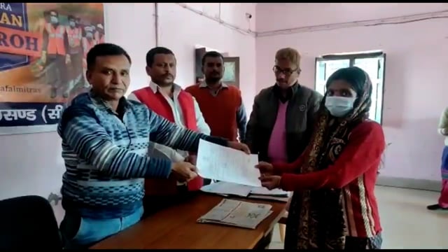 शिक्षकों को बाटा गया नियोजन पत्र