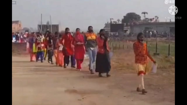 मैट्रिक परीक्षा शांतिपूर्ण संपन्न होते ही छात्रों ने रंग गुलाल लगाकर अपनी खुशी प्रकट की