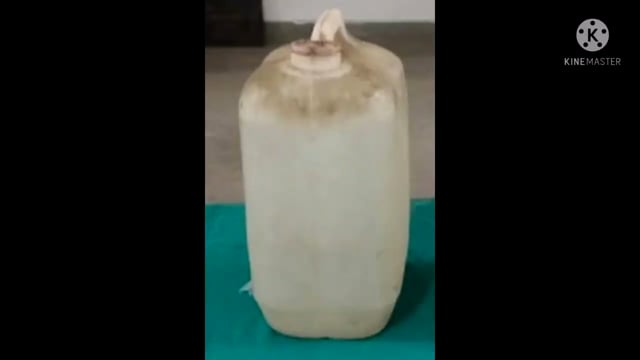 खेसर पुलिस छापेमारी कर 20 लीटर महुआ शराब की जप्त पुलिस को देखते ही शराब विक्रेता भागने में हुए सफल मचा हड़कंप