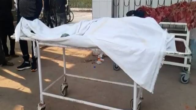 शर्मनाक घटना अवैध संबंध को लेकर एक युवक को पीट पीटकर किया हत्या पोस्टमार्टम के लिए भेजा गया सदर अस्पताल।