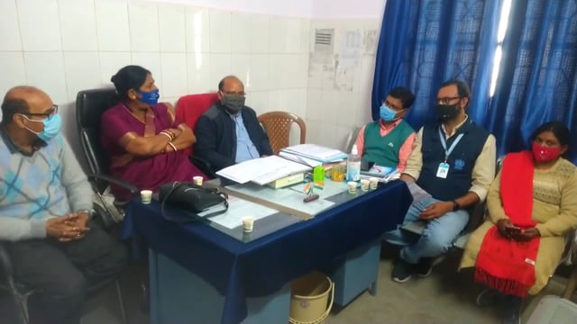 स्वास्थ्य केंद्र में राष्ट्रीय सघन मिशन इंद्रधनुष कार्यक्रम की सफलता को लेकर एक बैठक आयोजित की गई