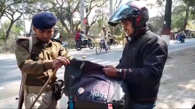 नूरसराय थाना पुलिस ने अवैध शराब के खिलाफ थाने के समीप चलाया वाहन चेकिंग अभियान
