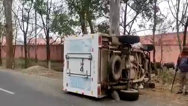 जमुई जेल मनीअड्डा के समीप सड़क दुर्घटना में दो की मौत चालक और उपचालक की घटनास्थल पर ही मौत।