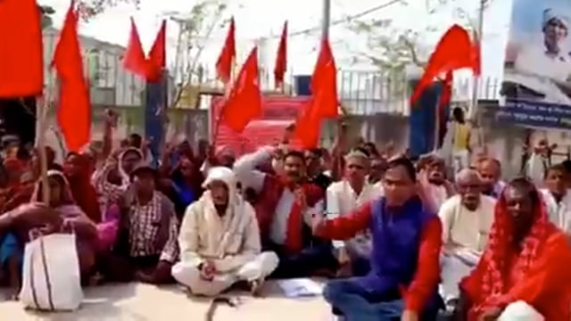 विभिन्न समस्याओं को लेकर भाकपा माले ने अरीयरी प्रखंड कार्यालय का किया घेराव।