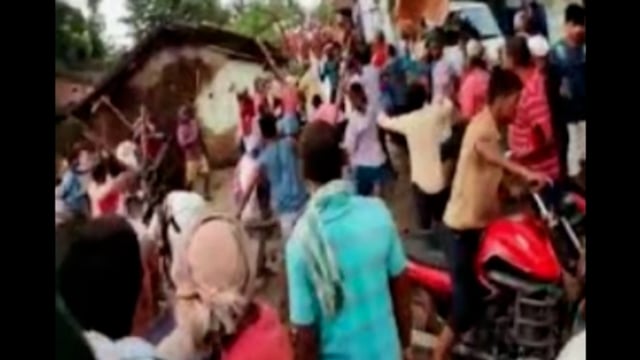 आवापुर दक्षिणी में दो पक्षों में मारपीट,दो जख्मी,एक रेफर