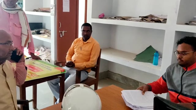 20 सूत्री अध्यक्ष ने प्रखंड मुख्यालय सह अंचल कार्यालय का किया निरीक्षण, कई कर्मी मिले अनुपस्थित