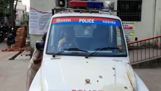 हिलसा के मनपुरवा गांव में पुलिस ने छापामारी कर 9 लीटर देशी शराब के साथ कारोबारी को किया गिरफ्तार