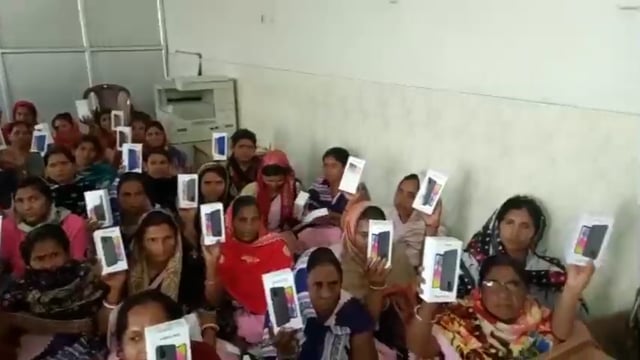सामुदायिक स्वास्थ्य केंद्र धोरैया में 203 आशा कार्यकर्ताओं को मिला स्मार्टफोन