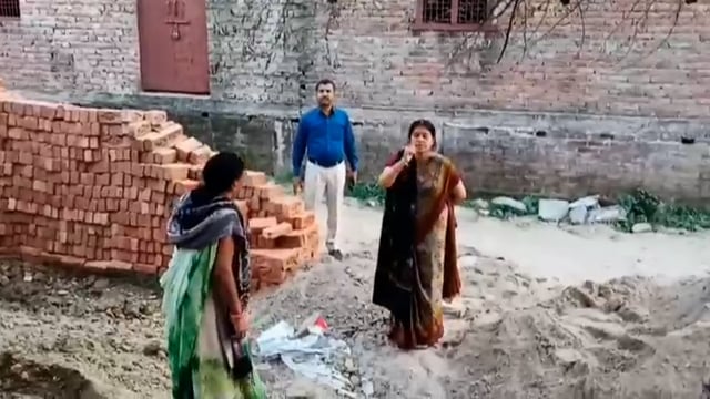 सेंट जेवियर्स स्कूल फरेदूपुर प्रबंधक ने महिला को जान से मारने की धमकी,कैमरा मे हुआ कैद,महिला अपने जमीन मे निर्माण,वायरल