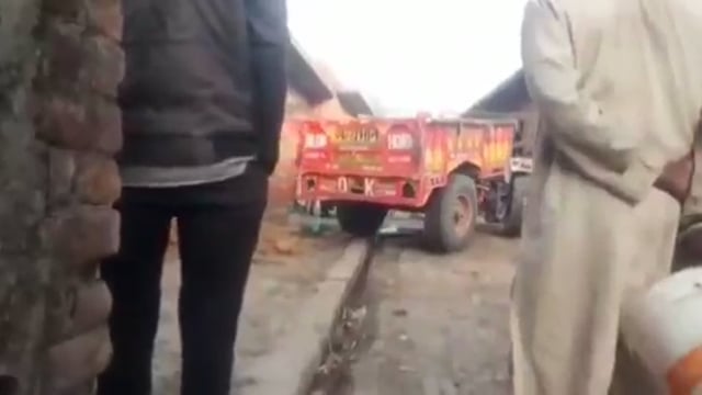 बिग ब्रेकिंग न्यूज जालौन

थाने में एंट्री फीस जमा कराओ,जमकर मिट्टी खनन कराओ

रात आठ बजे से भारत माता की धरती पर मिट्टी म