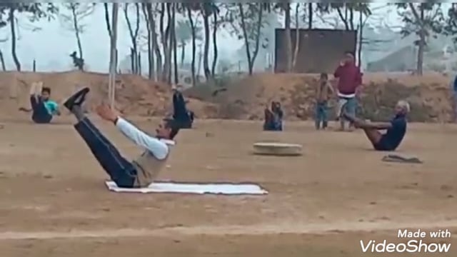 सीतामढ़ी में रिटायर्ड आर्मीजवान युवायों को दे रहे योग का निःशुल्क प्रशिक्षण