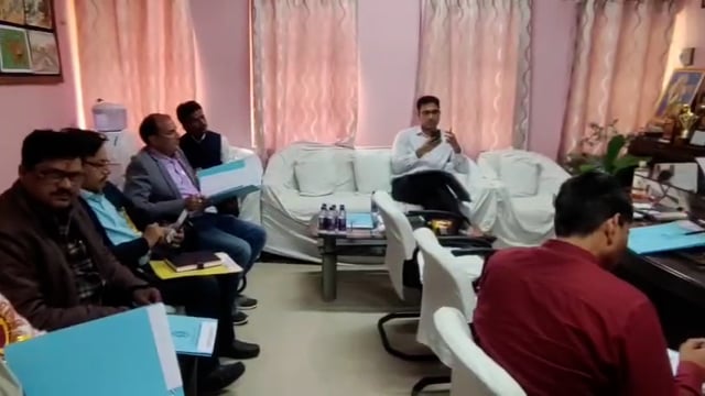 जवाहर नवोदय विद्यालय में प्रबन्धन समिति की हुई बैठक,डीएम ने समस्यायों को समाधान को लेकर दिया आश्वाशन