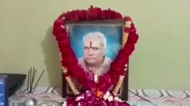 जालौन,कोंच:-पिता की पुण्यतिथि पर पत्रकार बेटे ने कराया गरीबों को भोजन