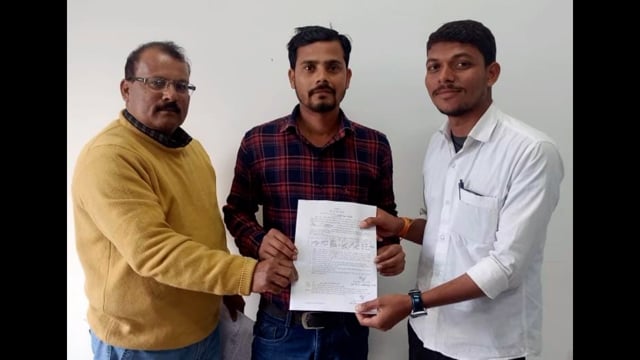 बोखरा में नियोजित पंचायत शिक्षकों से लिया गया सहमति पत्र