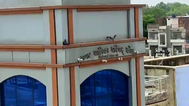 जालौन,कोंच:-नगर पालिका सभासदों की शिकायत पर तहसीलदार ने धनुताल सिल्ट सफाई की जांच शुरू की