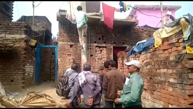 बिंद गांव से बिजली विभाग ने बकाएदारों से बसूला ₹ 21 हजार की राशि