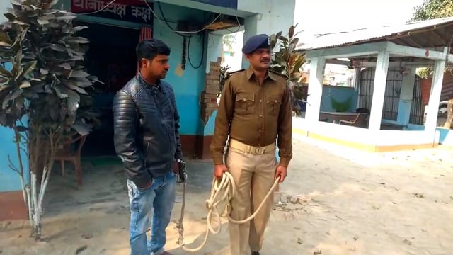 10 बोतल अंग्रेजी माइक डोल शराब के साथ युवक हुआ गिरफ्तार।             