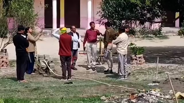 सेंट जेवियर्स स्कूल प्रबंधक रसूख के बल पर महिला को कर रहे प्रताड़ित, पी आर वी ११२ पुलिस को भी दिखायी दबंगई,जमीन का मामला