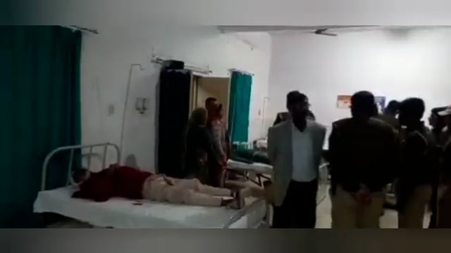 जालौन:-खेत के बंटवारे को लेकर एक ही खानदान के दो पक्षों में हुआ खूनी संघर्ष
दोनों पक्षों में जमकर लाठी-डंडे चले