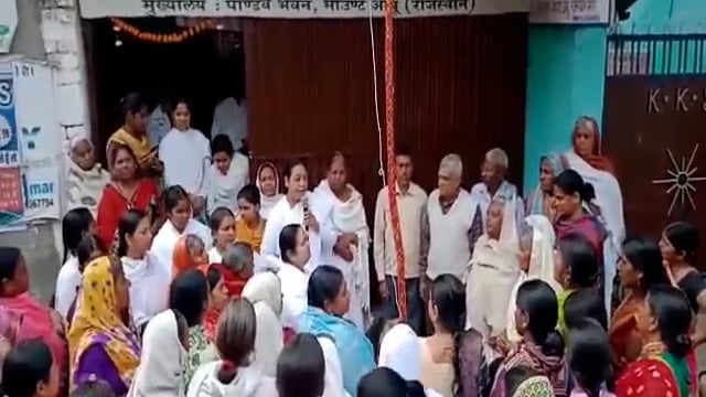 हिलसा में शिवरात्रि के मौके पर प्रजापिता ब्रह्माकुमारी विश्वविद्यालय शाखा में किया गया ध्वजारोहण