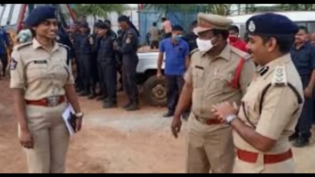  पिकअप समेत छह गिरफ्तार 