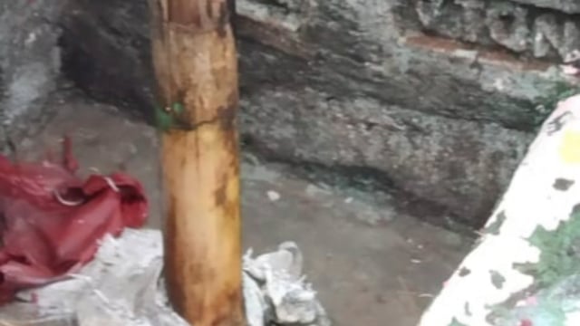 घर के ध्वज पर गिरा वज्रपात बाल-बाल बचे लोग।