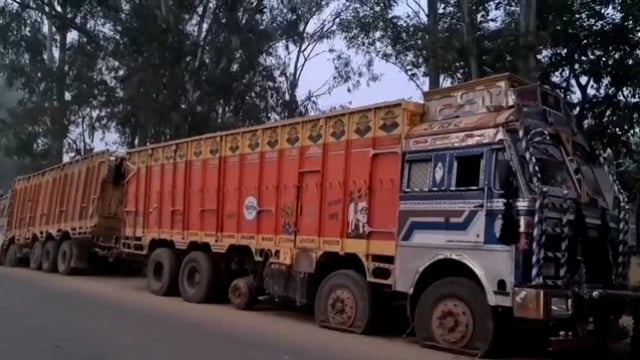 अवैध ओवरलोड को लेकर चला अभियान,पकड़ाया ट्रक,वसूला जाएगा जुर्माना