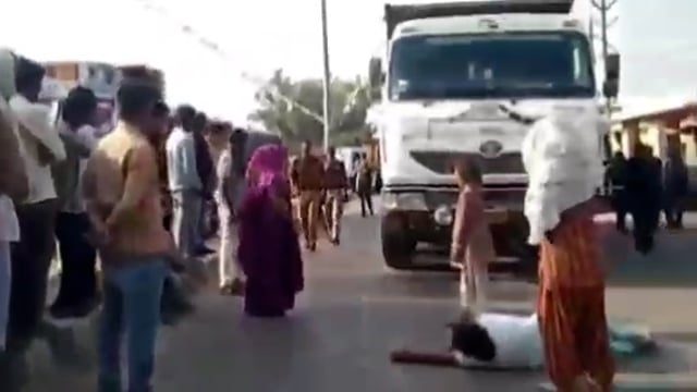 जालौन,शौचालय के आगे बने खुले नाले में खेलते खेलते गिरा दो साल का मासूम,बच्चे ने तोड़ा दम