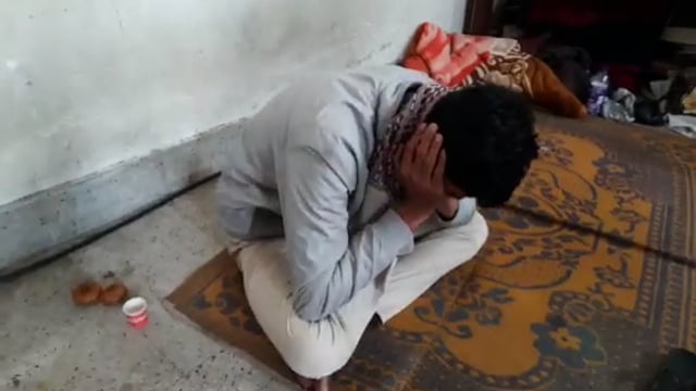 शहर के अम्बिका पब्लिक स्कूल से ब्लूटूथ डिवाइस के साथ सिपाही भर्ती परीक्षा में शामिल परीक्षार्थी धराया