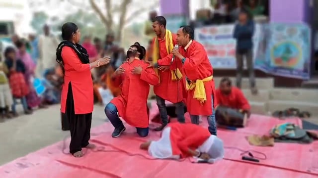 बिंद प्रखंड कार्यालय के समीप नुक्कड़ नाटक के माध्यम से 'बेटी बचाओ बेटी पढ़ाओ' का दिया संदेश