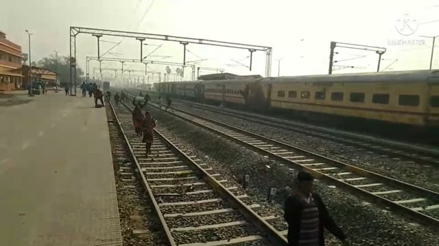 दानापुर रेलवे मंडल के डीआरएम ने शेखपुरा रेलवे स्टेशन का किया निरीक्षण, दिए कई निर्देश।
