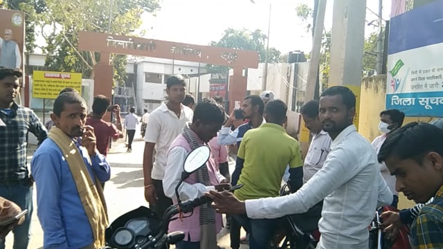 सिकंदरा प्रखंड के वेरीफायर गया वेतन मांगने के लिए वेतन नहीं मिलने पर लाचार होकर लगाया डीएम से गुहार