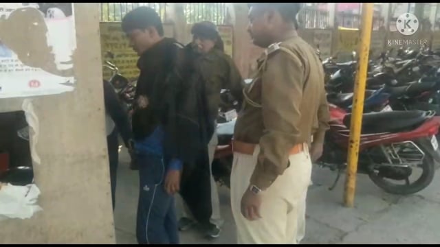 साइबर ठग के मामले में फरार चल रहे आरोपी को शेखोपुरसराय थाना ने किया गिरफ्तार कोरोना जांच के लिए लाया सदर अस्पताल।
