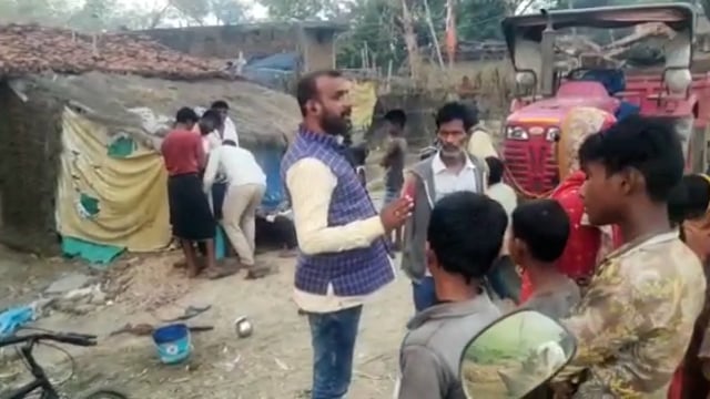 रफीगंज में पंचायत समिति उम्मीदवार ने किया जनसंपर्क सुनी लोगों की समस्या।