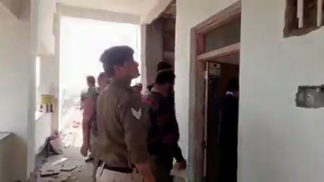 जीएम के आने से पहले डीआरएम ने शेखपुरा रेलवे स्टेशन का लिया जायजा