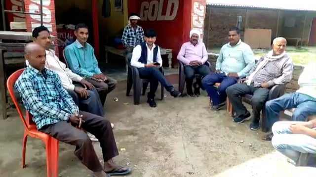 तरबगंज प्रधान प्रतिनिधि अरविंद सिंह ने ग्रामीणों के साथ की बैठक सुनी समस्या किया निस्तारण