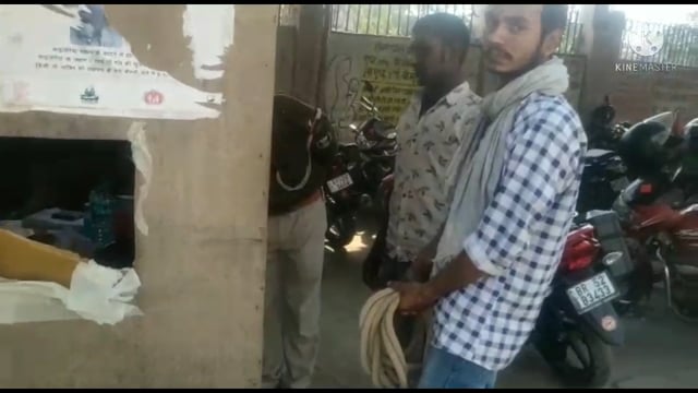 कोरमा थाना पुलिस ने बेलौनी गांव समीप 35 लीटर देशी शराब के साथ एक शराब कारोबारी को किया गिरफ्तार।