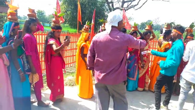 हसनगंज के रिकिस्थल मंदिर से महाशिवरात्रि के अवसर पर 501 भव्य शोभायात्रा कुमारी कन्याओं के द्वारा निकाली गई