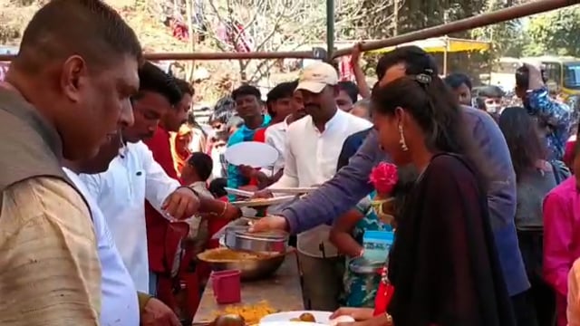 किरन्दुल के विभिन्न स्थानों में महाशिवरात्रि के पावन अवसर पर की गई महादेव की विशेष पूजा अर्चना